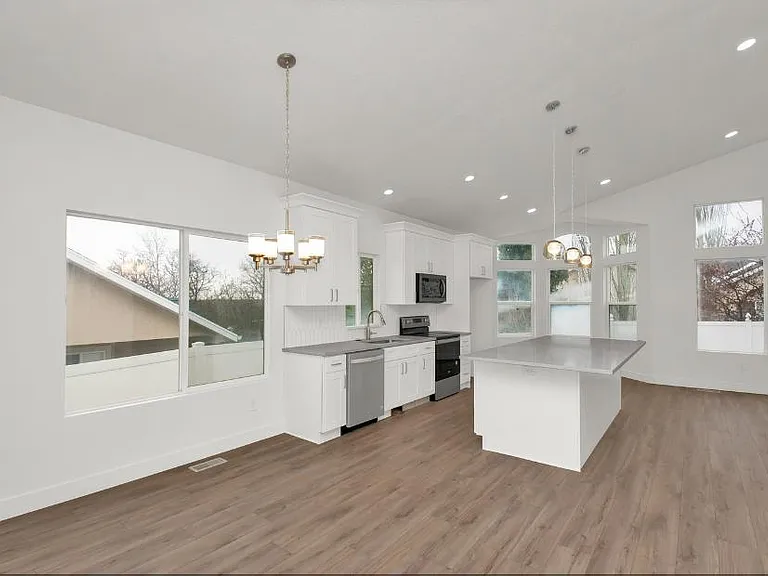 1511 E Lakeview Dr — Photo 8
