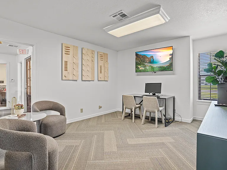 Barrington Apartments — Photo 27