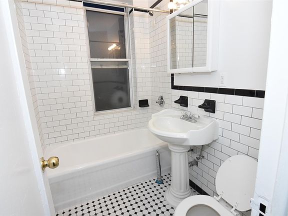 5th image of 2828 Kings Hwy APT D2