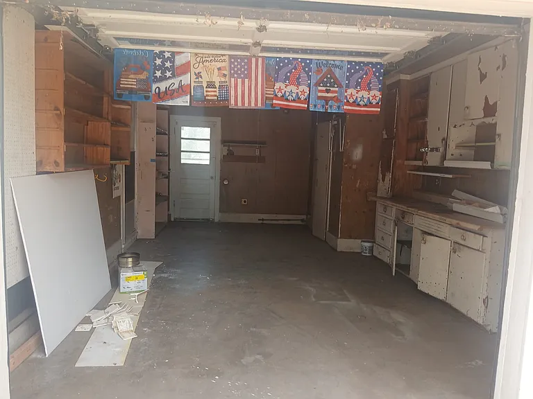 2413 Poplar St — Photo 5