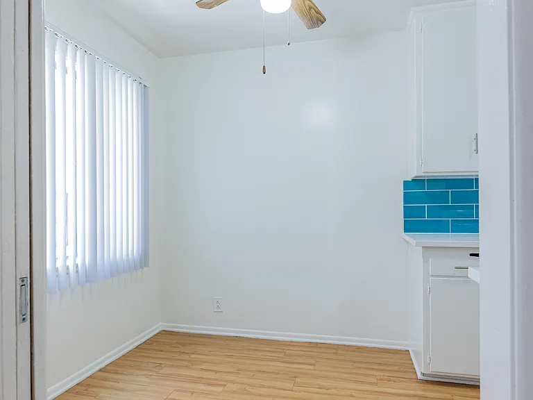 Gayley Manor Apartments — Photo 74