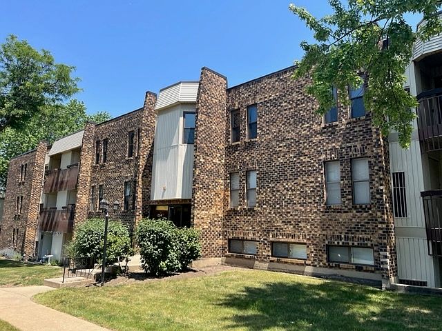 1st image of 2214 Country Club Dr APT 13