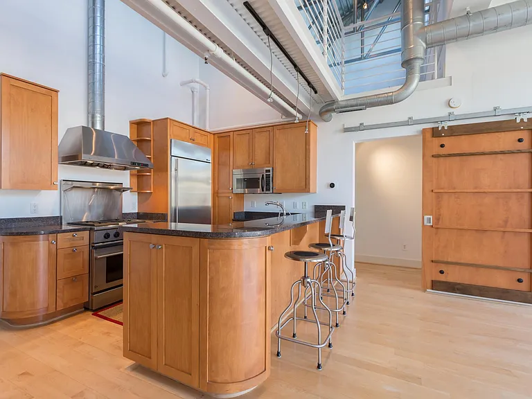 2328 Champlain St NW — Photo 2