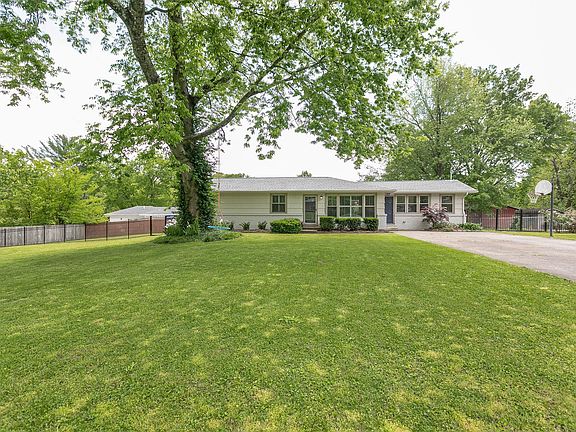 2nd image of 475 Manley Dr