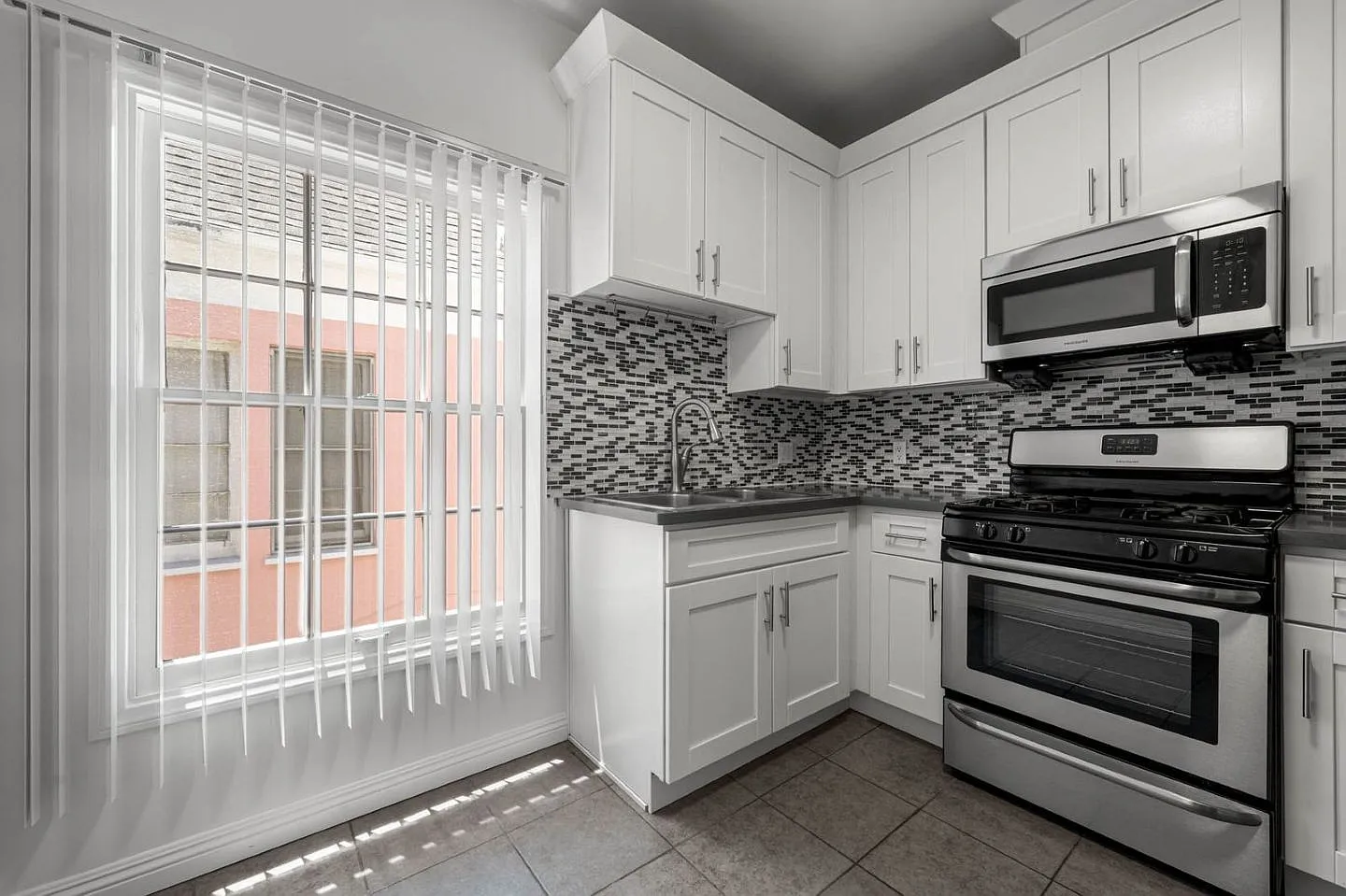 1201 S. Alfred — Photo 3