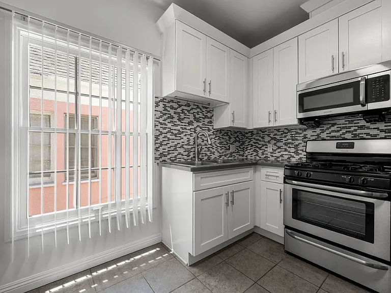 1201 S. Alfred — Photo 3