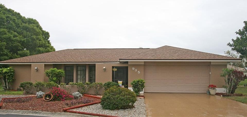 1st image of 935 E Kathy Ct