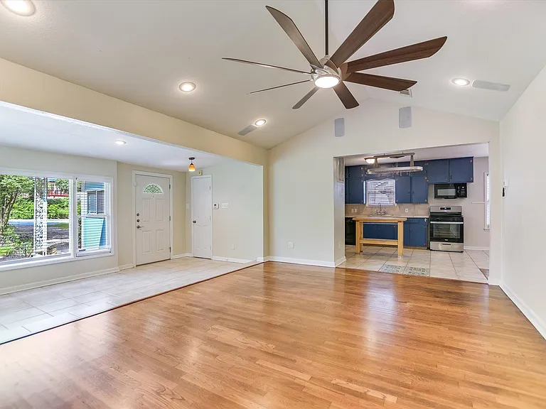 208 Braeswood Rd — Photo 5
