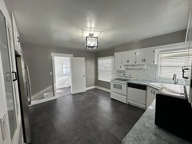 526 N 200 W #1 — Photo 4