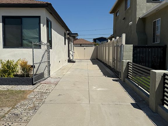 2nd image of 3519 W 82nd Pl