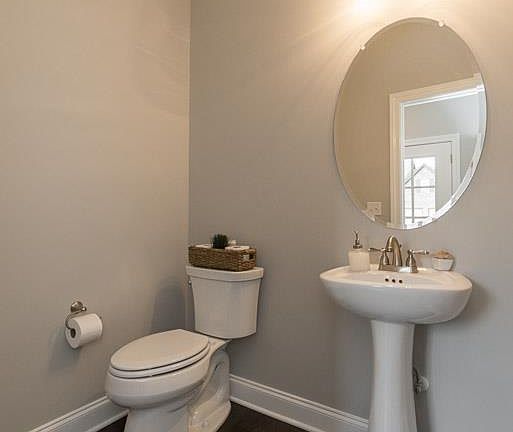 4th image of 4940 Saint Ives Dr