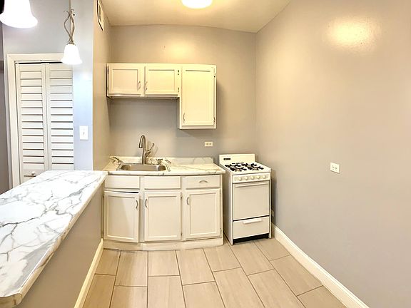 3rd image of 4165 S Archer Ave APT 201