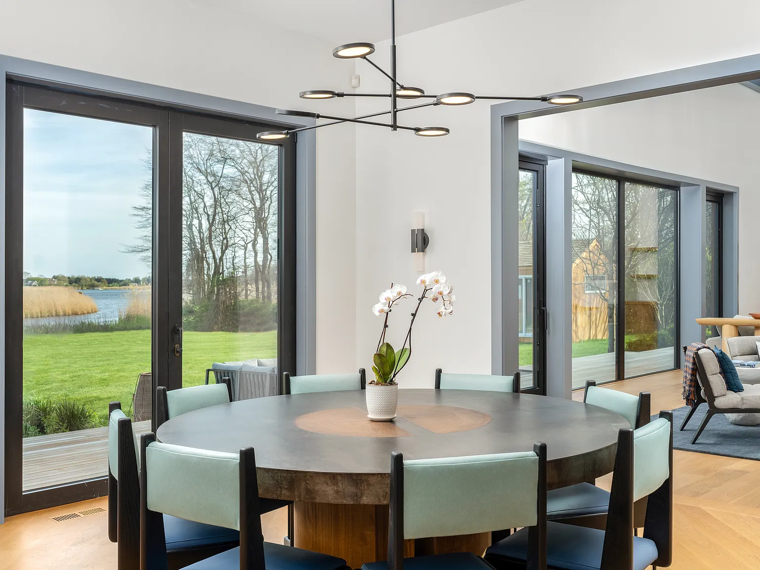 Spectacular Sagaponack Waterfront Modern — Photo 4