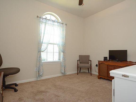 5th image of 21350 Russell Chase Dr