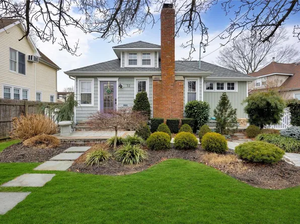 32 Clinton Avenue, Farmingdale, NY 11735