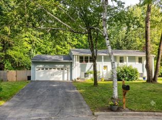 6 Mohegan Ct, Saratoga Springs, NY 12866