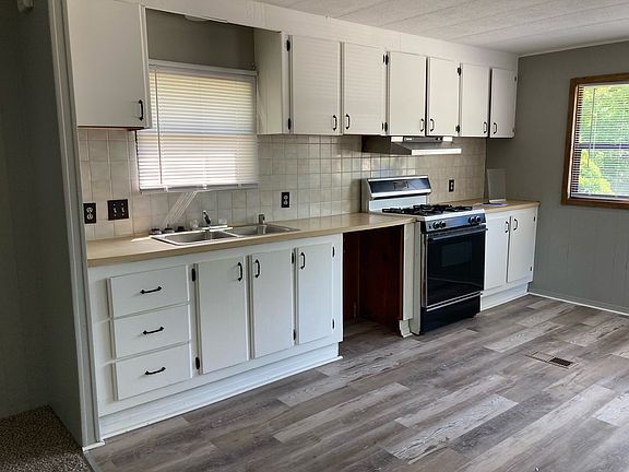 3rd image of 167 Dogwood Dr