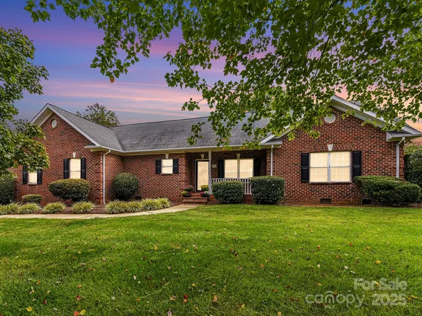 192 Baymount Dr, Statesville, NC 28625