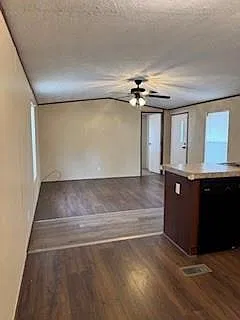 2 bed, 1.0 bath, 784 sqft, $1,250 — Photo 3