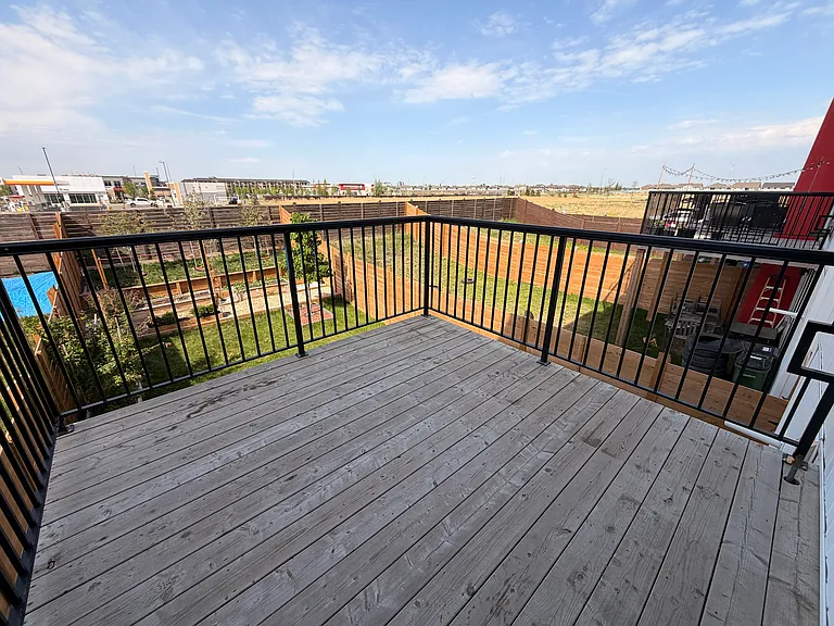 1758 Keene Cres SW — Photo 17