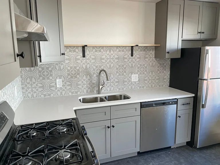 465 N Clarkson St — Photo 11
