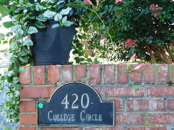2nd image of 420 College Cres