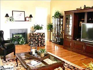 2nd image of 114 Holland Trace Cir