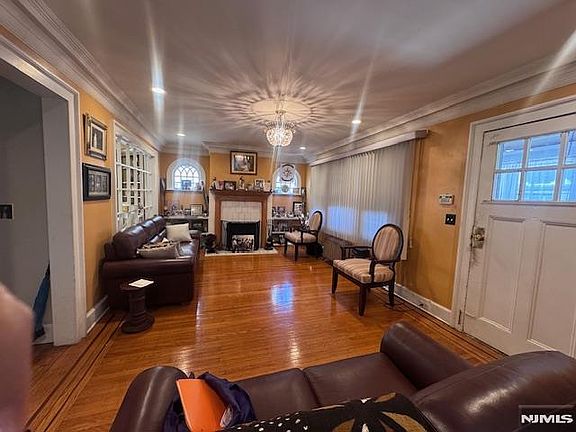 5th image of 38 Emerson Street