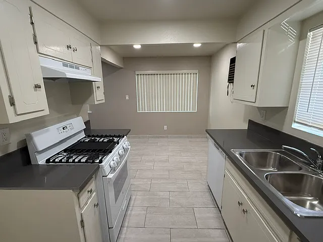 11619 Downey Ave #101 — Photo 6