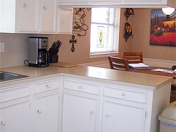 VINYL FLOORING IN KITCHEN
