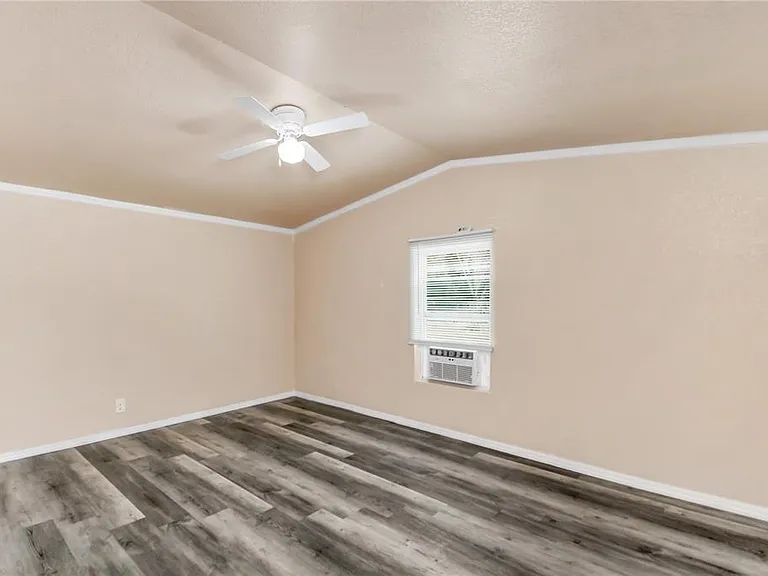 7457 NE Highway 349 — Photo 10