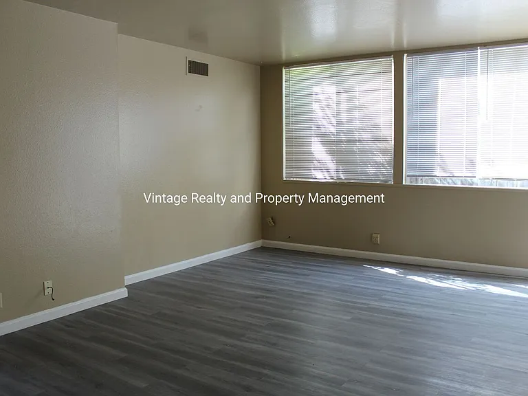 248 W Knoles Way — Photo 11