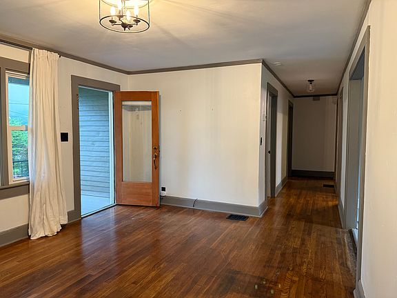 5th image of 806 Lincoln Ave
