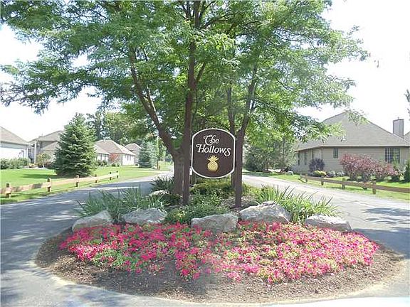 3rd image of 5528 Hemdale Dr