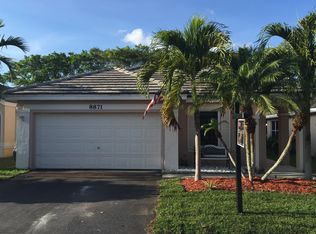 8871 Lake Park Cir N, Davie, FL 33328
