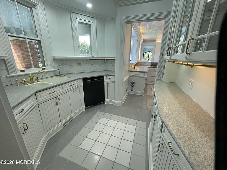211 Cedar Ave — Photo 11