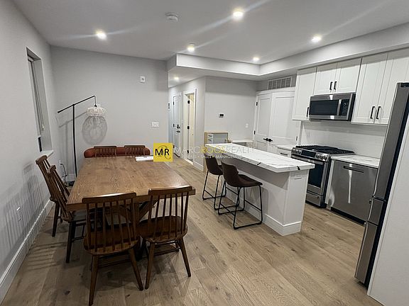 2nd image of 169 Maverick St Penthouse 4
