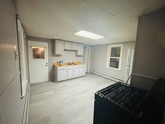 3rd image of 816 Scott St