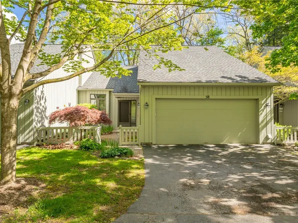 58 Winding Creek Ln, Rochester, NY 14625