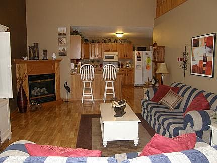 Front Room to kitchen