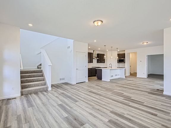 5th image of 806 Emmerson Blvd