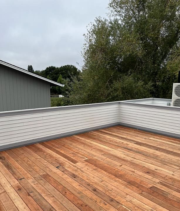 Spacious exterior deck