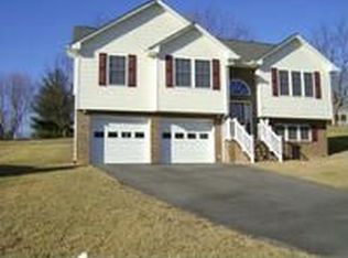 100 Johns Ct, Christiansburg, VA