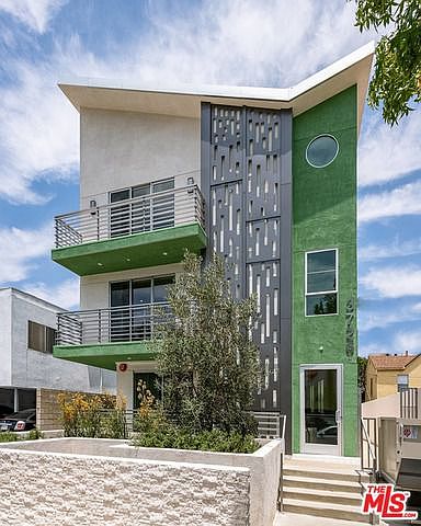 1st image of 3726 Kelton Ave #202