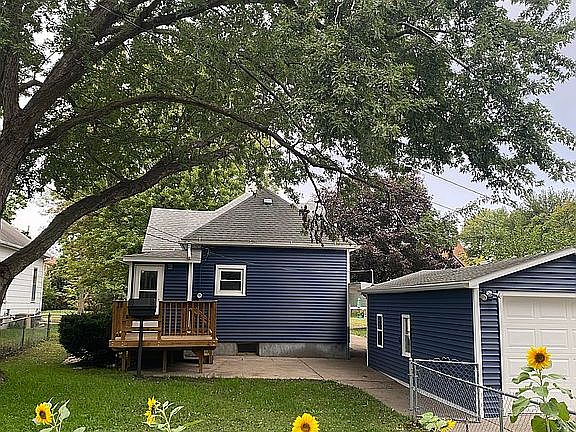 4th image of 205 S 11th St