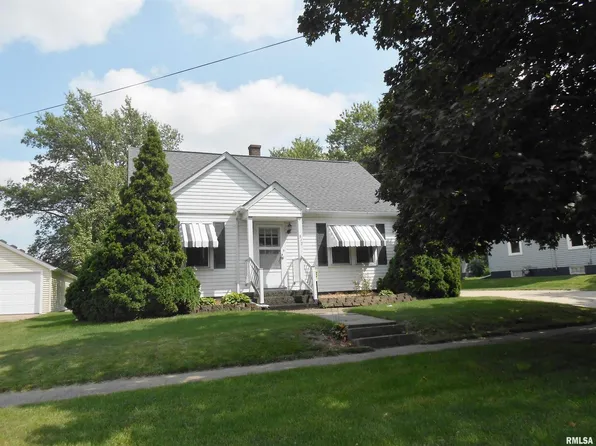317 S Grove St, Walcott, IA 52773