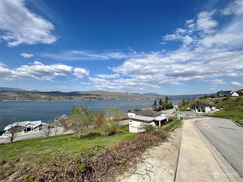 2nd image of 70 Grandview Lane