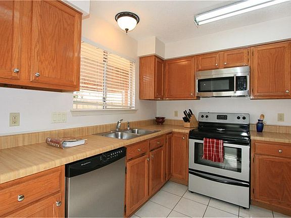 4th image of 16714 Manowar Ln