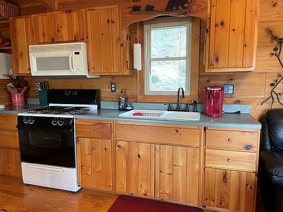 4th image of 310 Dancing Leaf Ln