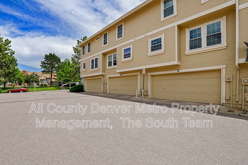 2 bed, 1.5 bath, 1076 sqft, $2,490 — Photo 4